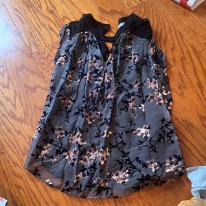 Floral short sleeve blouse